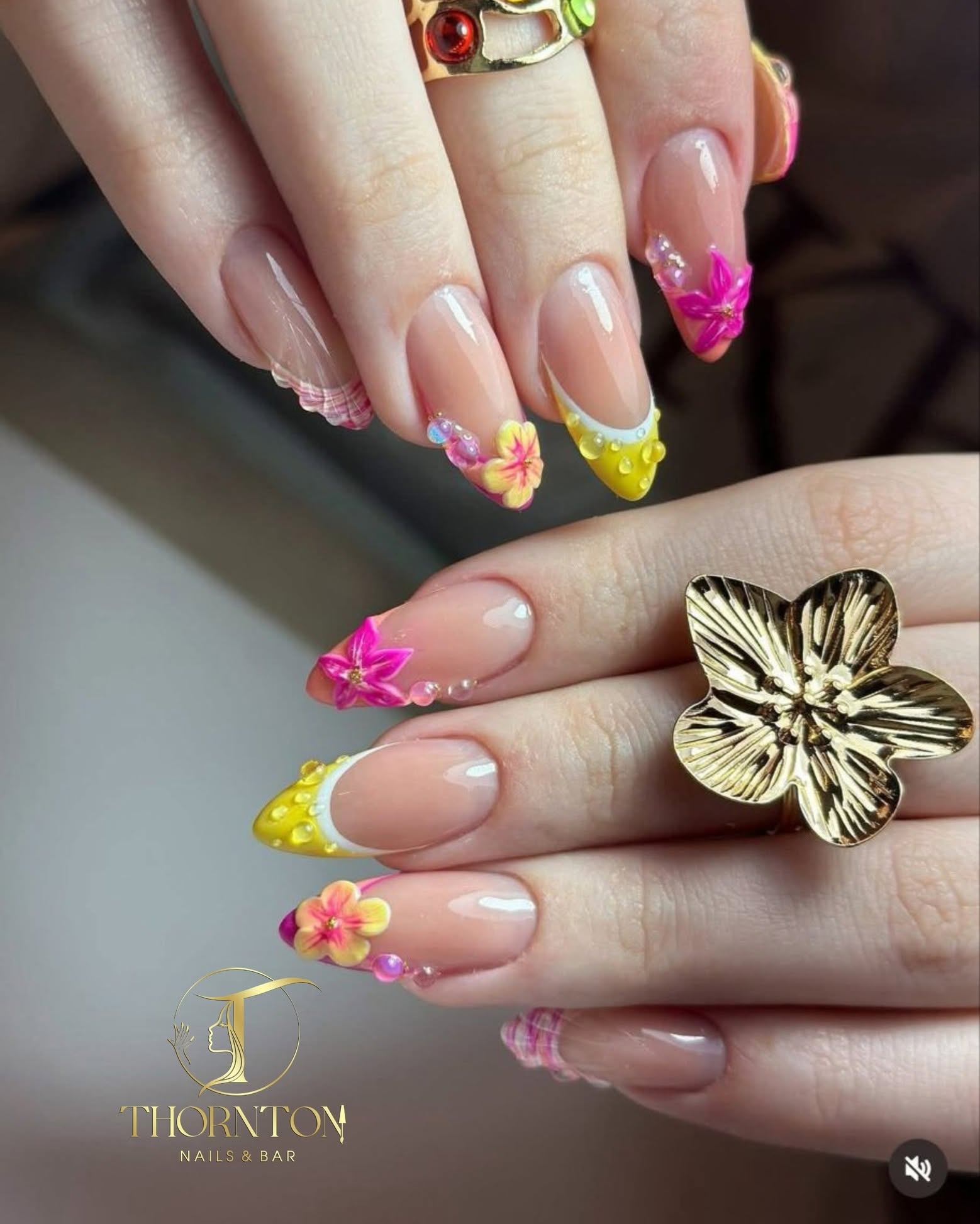 Thornton Nails Bar logo